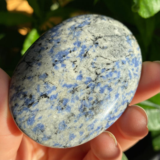 Pale Sodalite Palm Stone |  2.9 oz | 2.7" | Palm Stone | SPS5
